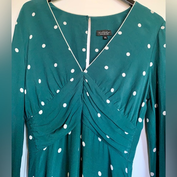 DARLING TOP SHOP DRESS LONG SLEEVE. PIPING AROUND NECKLINE. VERY SLIMMING❤️ - Picture 2 of 11